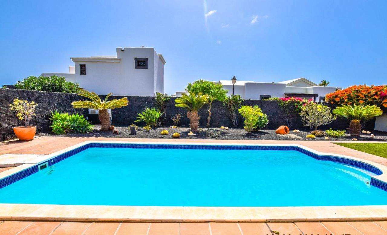 216 - Villa Helena by Villas Now Ltd Playa Blanca  Exteriör bild