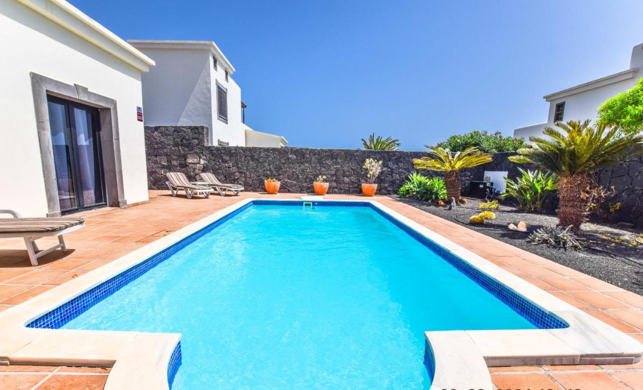 216 - Villa Helena by Villas Now Ltd Playa Blanca  Exteriör bild