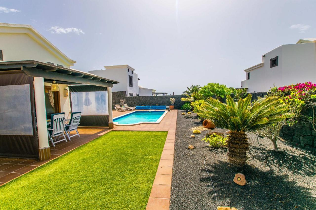 216 - Villa Helena by Villas Now Ltd Playa Blanca  Exteriör bild
